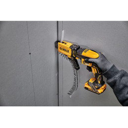 DeWalt Drywall Screwdriver with Magazine Attachment (2.0 Ah XR Battery, 18 Volt, Brushless, Lightweight and Compact, with LED,